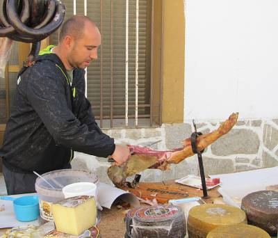 Cutting Iberico ham